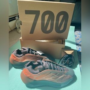 Yeezys 700 V3 Sneakers